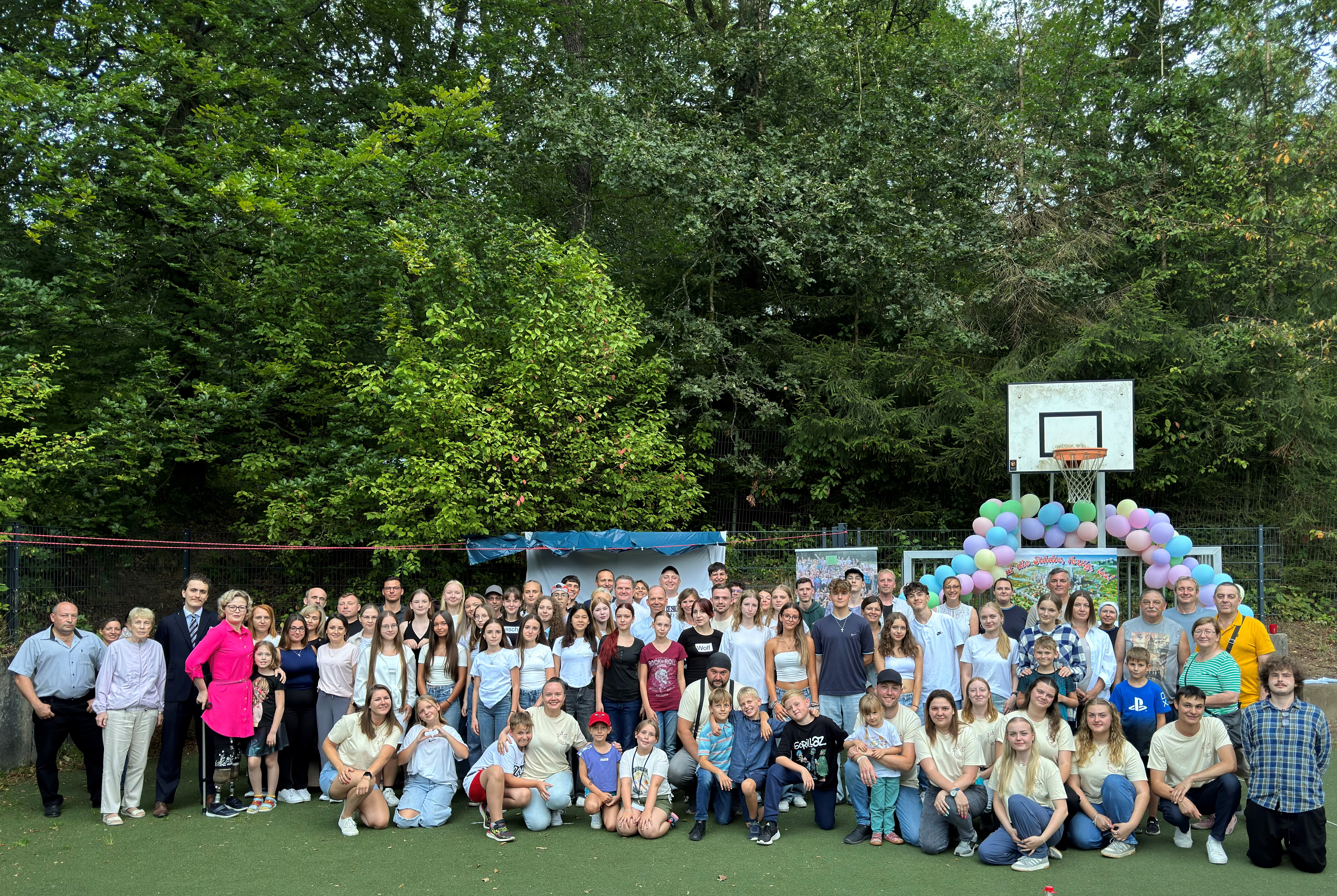 Gruppenbild JSDR Sommercamp 2024 mit Beauftragtem Hendriks